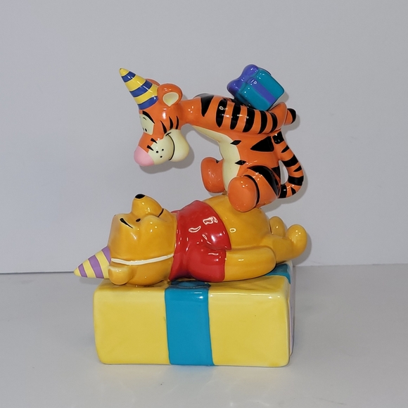 Disney Winnie the Pooh And Tigger Happy Birthday Figurine - Picture 2 of 10